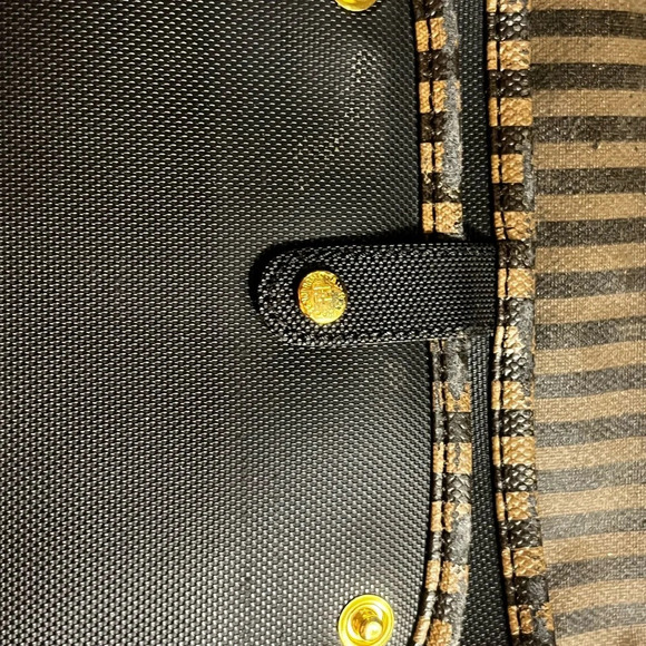 ❤️ Vintage Fendi toiletry/makeup bag, callouts as shown. - Picture 11 of 13